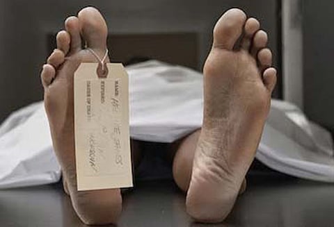 கோயம்பேடு பஸ் நிலையம் அருகே கல்லால் தாக்கி தொழிலாளி கொலை