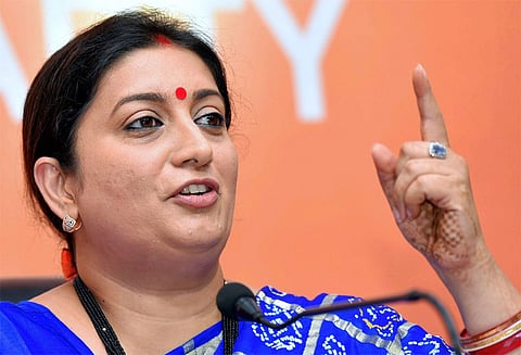 பாலியல் தொல்லை குற்றச்சாட்டு மத்திய அமைச்சர் எம்.ஜே.அக்பர்தான் கருத்து தெரிவிக்க வேண்டும் ஸ்மிரிதி இரானி