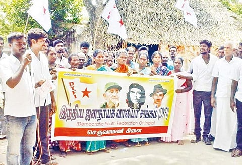 அடிப்படை வசதிகளை மேம்படுத்த கோரிக்கை: ஊராட்சி அலுவலகத்துக்கு பூட்டு போட முயற்சி