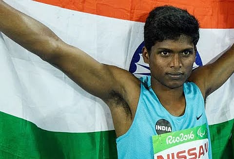 பாரா ஆசிய விளையாட்டு: இந்திய வீரர் ஷரத்குமார் தங்கப்பதக்கம் வென்று சாதனை தமிழக வீரர் மாரியப்பனுக்கு வெண்கலம்