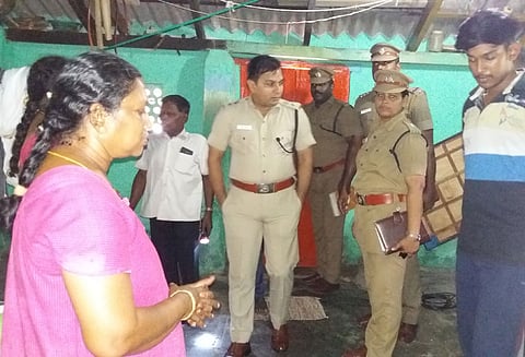 கல்லக்குடி அருகே வீடு புகுந்து சிமெண்டு ஆலை ஊழியர் மனைவியிடம் 14 பவுன் நகைகள் கொள்ளை