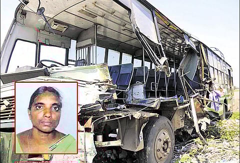 கும்மிடிப்பூண்டி அருகே லாரி- பஸ் மோதல்; பெண் பலி