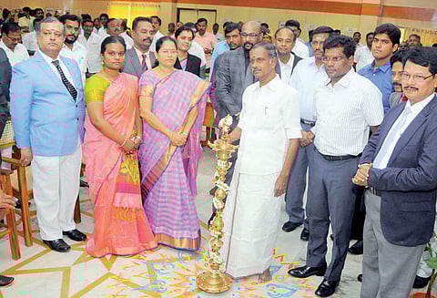 தமிழகத்திலேயே முதல் முறையாக திருவண்ணாமலை மாவட்டத்தில் இ-கோர்ட்டு வசதி பயிற்சி முகாமில் அமைச்சர் பேச்சு