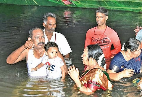 திருப்புடைமருதூர்-பாபநாசத்தில் புஷ்கர விழா: அமைச்சர்கள் செல்லூர் ராஜூ, ராஜேந்திர பாலாஜி புனித நீராடினர்