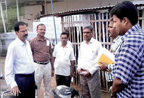 திருமுருகன்பூண்டி பேரூராட்சி: டெங்கு காய்ச்சல் தடுப்பு பணி - கலெக்டர் ஆய்வு