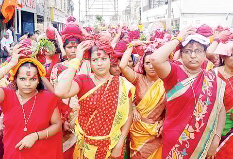 கன்னியாகுமரியில் இருந்து காளிமலைக்கு புனித யாத்திரை தொடங்கியது