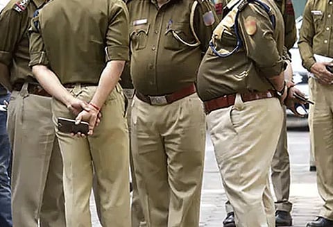 உத்தரபிரதேசம்: 2 வாலிபர்கள் அடித்துக்கொலை