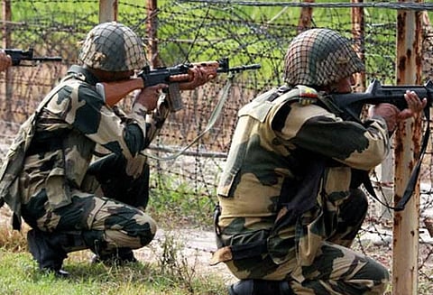 காஷ்மீர் எல்லை: பாகிஸ்தான் ராணுவத்தினர் துப்பாக்கிசூடு - ஒருவர் காயம்