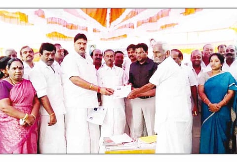 அர்ஜூனாபுரம் புதூர் கிராமத்தில் : 62 பயனாளிகளுக்கு வீட்டுமனை பட்டா - அமைச்சர் சேவூர் எஸ்.ராமச்சந்திரன் வழங்கினார்