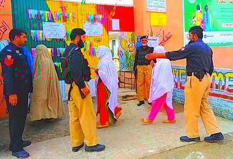 பாகிஸ்தான்: இடைத்தேர்தலில் அதிக இடங்களில் ஆளுங்கட்சி வெற்றி