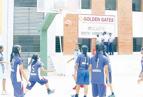 பெரம்பலூரில் மண்டல அளவிலான குழுப்போட்டிகள் முதல் இடத்தை பிடித்த அணிகளுக்கு சான்றிதழ்