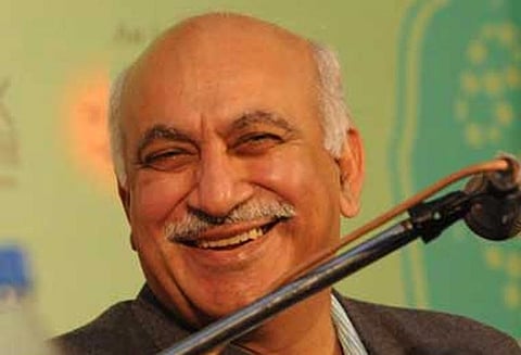 டுவிட்டரில் மோடி அரசை புகழ்ந்து வரும் மீடூ விவகாரத்தில் சிக்கிய மத்திய மந்திரி