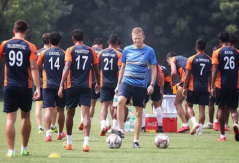 ஐ.எஸ்.எல். கால்பந்து: கொல்கத்தா - டெல்லி அணிகள் இன்று மோதல்