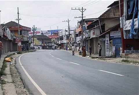 சபரிமலை விவகாரம்: கேரளாவில் இன்று முழு அடைப்பு பலத்த பாதுகாப்பு ஏற்பாடு