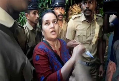 சபரிமலையில் போராட்டம் காரணமாக நியூயார்க் டைம்ஸ் செய்தியாளர் கோவிலுக்கு செல்லும் முயற்சியை கைவிட்டார்