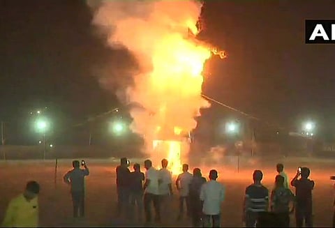 வட மாநிலங்களில் தசரா விழா கோலாகலமாக கொண்டாட்டம்: ராவணன் உருவ பொம்மை எரிப்பு