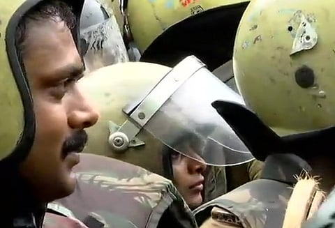 போராட்டம் எதிரொலி, சன்னிதானம் செல்ல முயன்ற இரு பெண்களையும் திருப்பி அனுப்ப கேரளா அரசு உத்தரவு