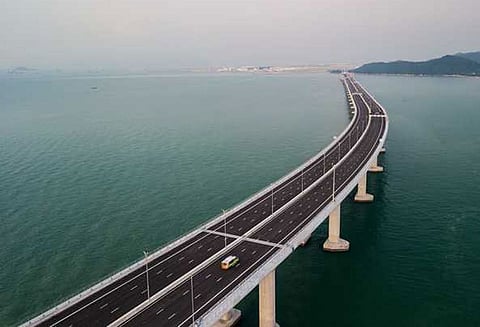 சீனாவில் கடலில் அமைக்கப்பட்டுள்ள உலகின் மிக நீளமான பாலம் திறப்பு