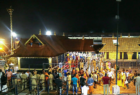 சபரிமலையில் இதேபோன்ற நிலை தொடர்ந்தால் உயிரிழப்பு நேரிட வாய்ப்பு ஐகோர்ட்டில் போலீஸ் அறிக்கை