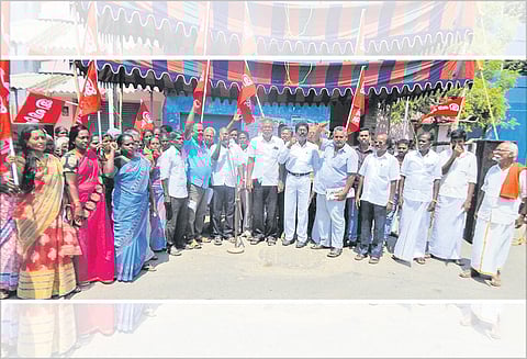 விவசாய தொழிலாளர் சங்கத்தினர் ஆர்ப்பாட்டம்