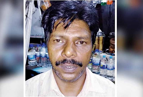 வத்தலக்குண்டுவில் விசாரணை கைதி தப்பி ஓட்டம்: 2 போலீசார் பணியிடை நீக்கம்