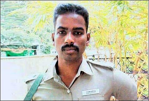 ஜோலார்பேட்டை அருகே கார் மோதி போலீஸ்காரர் சாவு