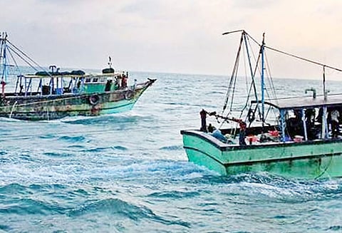 கர்நாடகா: தமிழக மீனவர்கள் 30 பேர் பிடிபட்டனர் - 6 விசைப்படகுகள் பறிமுதல்