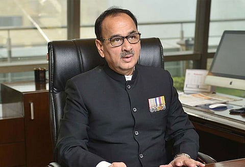 கட்டாய விடுப்புக்கு எதிரான அலோக் வர்மாவின் மனுவை இன்று விசாரிக்கிறது உச்ச நீதிமன்றம்