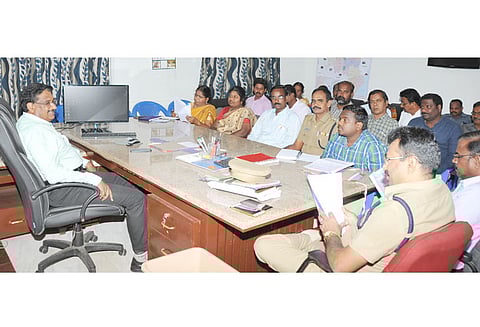 வாகனங்களில் ஒலிப்பெருக்கிகள் பயன்படுத்த தடை மாவட்ட கலெக்டர் கணேஷ் உத்தரவு