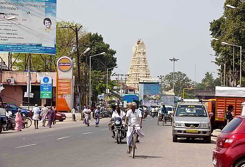 மாமல்லபுரத்தில் வளர்ச்சிப் பணிகள்: அதிகாரிகளுடன் கலெக்டர் ஆலோசனை