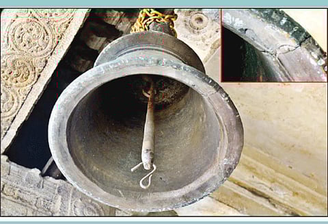 தஞ்சை பெரியகோவிலில் கீறல் விழுந்த மணி மாற்றப்படுமா? பக்தர்கள் எதிர்பார்ப்பு