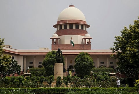 முறைகேடு புகார்: பணியாளர் தேர்வாணையத்தின் தேர்வுகள் ரத்து - அரசு துறையே மறுதேர்வை நடத்த சுப்ரீம் கோர்ட்டு உத்தரவு