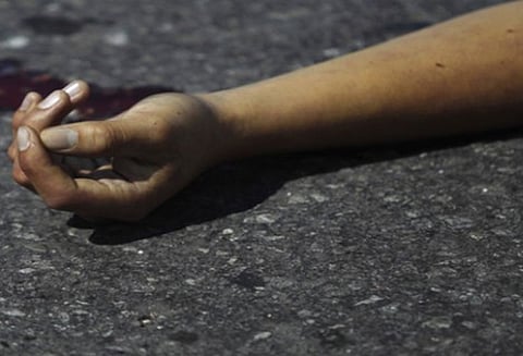 மதுரவாயலில் பரிதாபம்: தண்ணீர் லாரி சக்கரத்தில் சிக்கி வாலிபர் சாவு