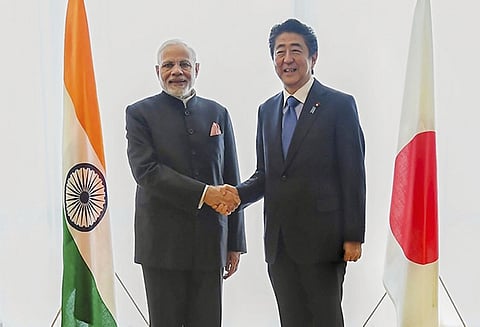 இந்தியா-ஜப்பான் இடையே 6 முக்கிய ஒப்பந்தங்கள்: பிரதமர் மோடி, ஷின்ஜோ அபே முன்னிலையில் கையெழுத்து