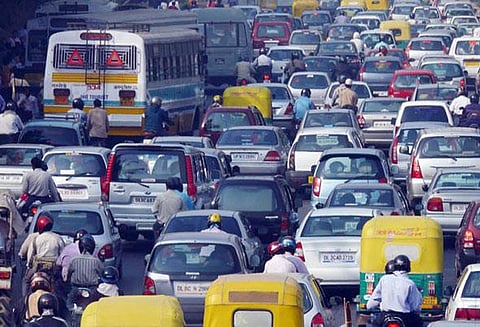 டெல்லி: 10 ஆண்டு பழமையான பெட்ரோல் வாகனங்களுக்கு தடை - சுப்ரீம் கோர்ட்டு உத்தரவு