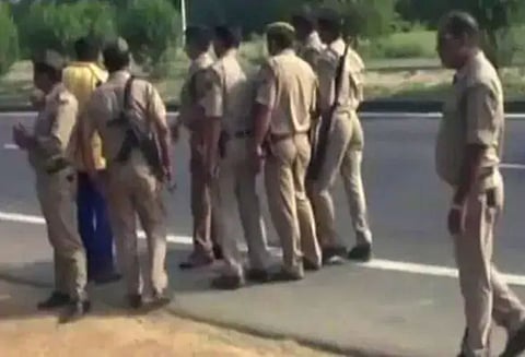 சத்தீஷ்கர்: மாவோயிஸ்டு தாக்குதலில் துர்தர்ஷன் ஒளிப்பதிவாளர், பாதுகாப்பு படையினர் 2 பேர் பலி