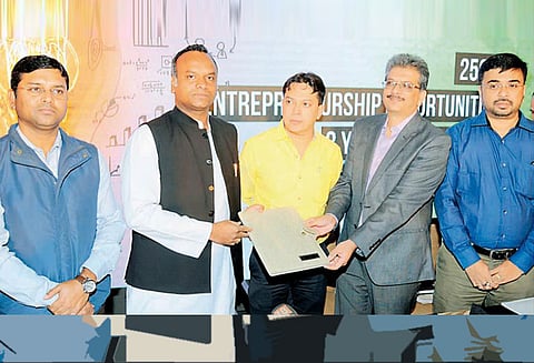 கர்நாடகத்தில் 30 தனியார் நிறுவனங்களுடன் ஒப்பந்தம் : மந்திரி பிரியங்க் கார்கே பேட்டி