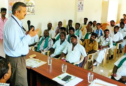 பருவநிலை மாற்றம் குறித்து விவசாயிகளுக்கு விழிப்புணர்வு முகாம்