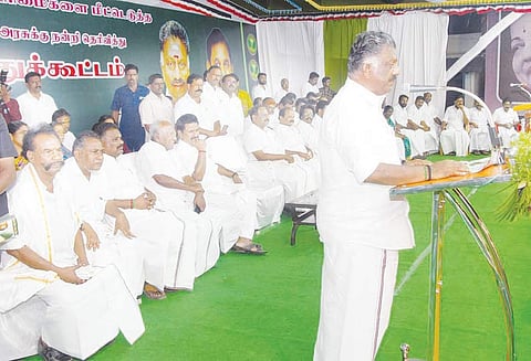 சட்டசபை தேர்தலில் 200 தொகுதிகளில் வெற்றி பெறுவோம் என்று தினகரன் கூறுவது பகல் கனவு ஓ.பன்னீர்செல்வம் பேச்சு