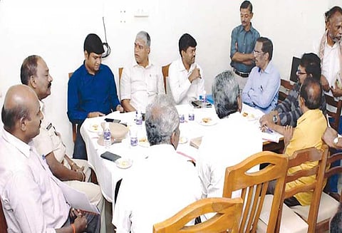 திருநள்ளாறு கோவில் நகரத்திட்ட பணிகளை விரைவுபடுத்த வேண்டும் - அமைச்சர் கமலக்கண்ணன் அறிவுறுத்தல்