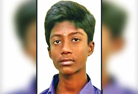 சிவகிரியில் கிணற்றில் மூழ்கி பிளஸ்-1 மாணவர் சாவு