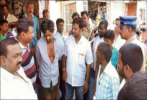 மோட்டார்சைக்கிள் திருட முயன்ற வடமாநில வாலிபருக்கு அடி-உதை