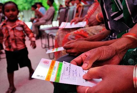 ஆதார் இல்லையென்று பள்ளிகளில் மாணவர்களை சேர்க்க மறுக்கக்கூடாது - ஆதார் ஆணையம்