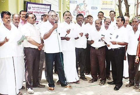 திருவாரூரில் எல்.ஐ.சி. முகவர்கள் ஆர்ப்பாட்டம்