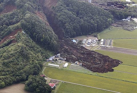 ஜப்பானில் ஏற்பட்ட பயங்கர நிலநடுக்கத்திற்கு இதுவரை 8 பேர் பலி