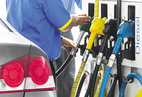 பெட்ரோல் விலை உயர்வை கண்டித்து நாடு தழுவிய முழு அடைப்பு போராட்டத்துக்கு காங்கிரஸ் கட்சி அழைப்பு