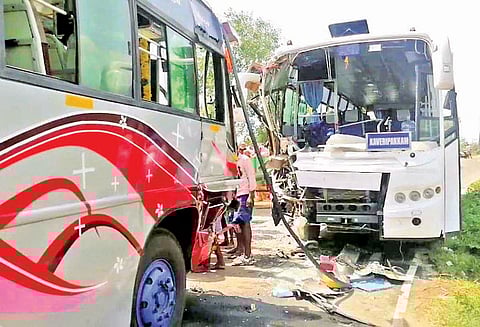 காஞ்சீபுரம் அருகே பஸ்கள் மோதல்; 15 பேர் படுகாயம்