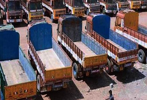 டீசல் விலை உயர்வுக்கு எதிர்ப்பு: 2வது நாளாக ரிக் லாரி உரிமையாளர்கள் வேலைநிறுத்தம்