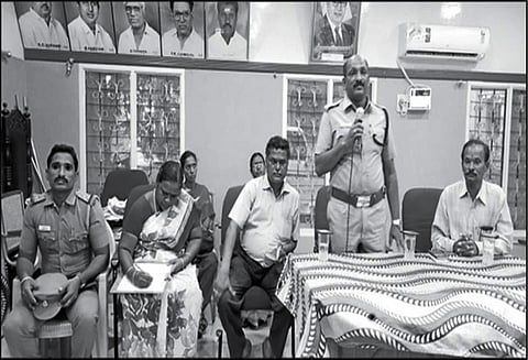 ஆரணி: ஆக்கிரமிப்புகளை வியாபாரிகள் அகற்றாவிடில் போலீசார் மூலம் நடவடிக்கை - துணை சூப்பிரண்டு எச்சரிக்கை