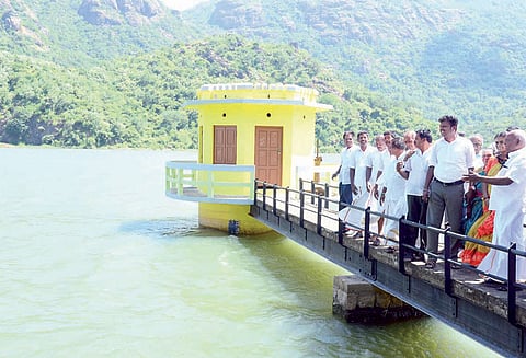 குமரி கோவில் கொள்ளை வழக்குகளை ஐ.ஜி. பொன்.மாணிக்கவேலிடம் ஒப்படைக்க வேண்டும்